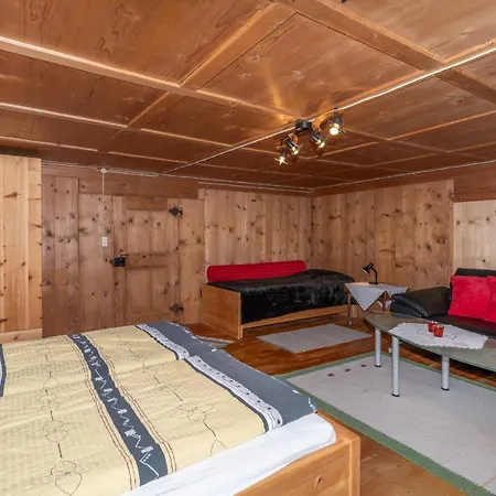 Haus Holzwurm Raggal