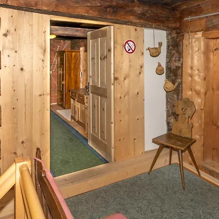 Haus Holzwurm Apartament *